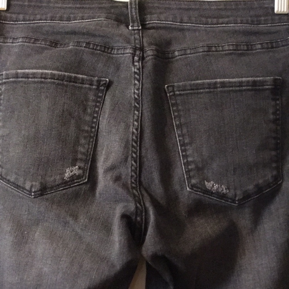 ARIZONA woman’s ripped jeans size 11 - Picture 6 of 8